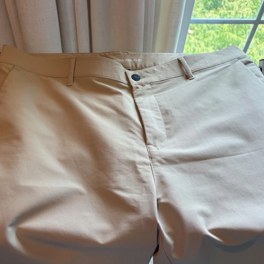 Banana Republic Performance Chinos Mens 38x30 Khaki Tan Stretch Golf Casual Pant